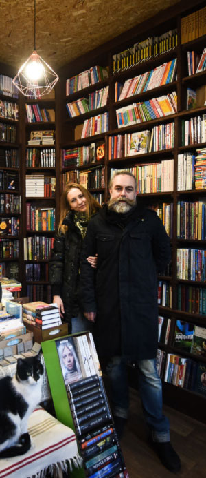 Книжный рынок в Чистяковской роще. Интервью с семейной парой, торгующей книгами и канцтоварами